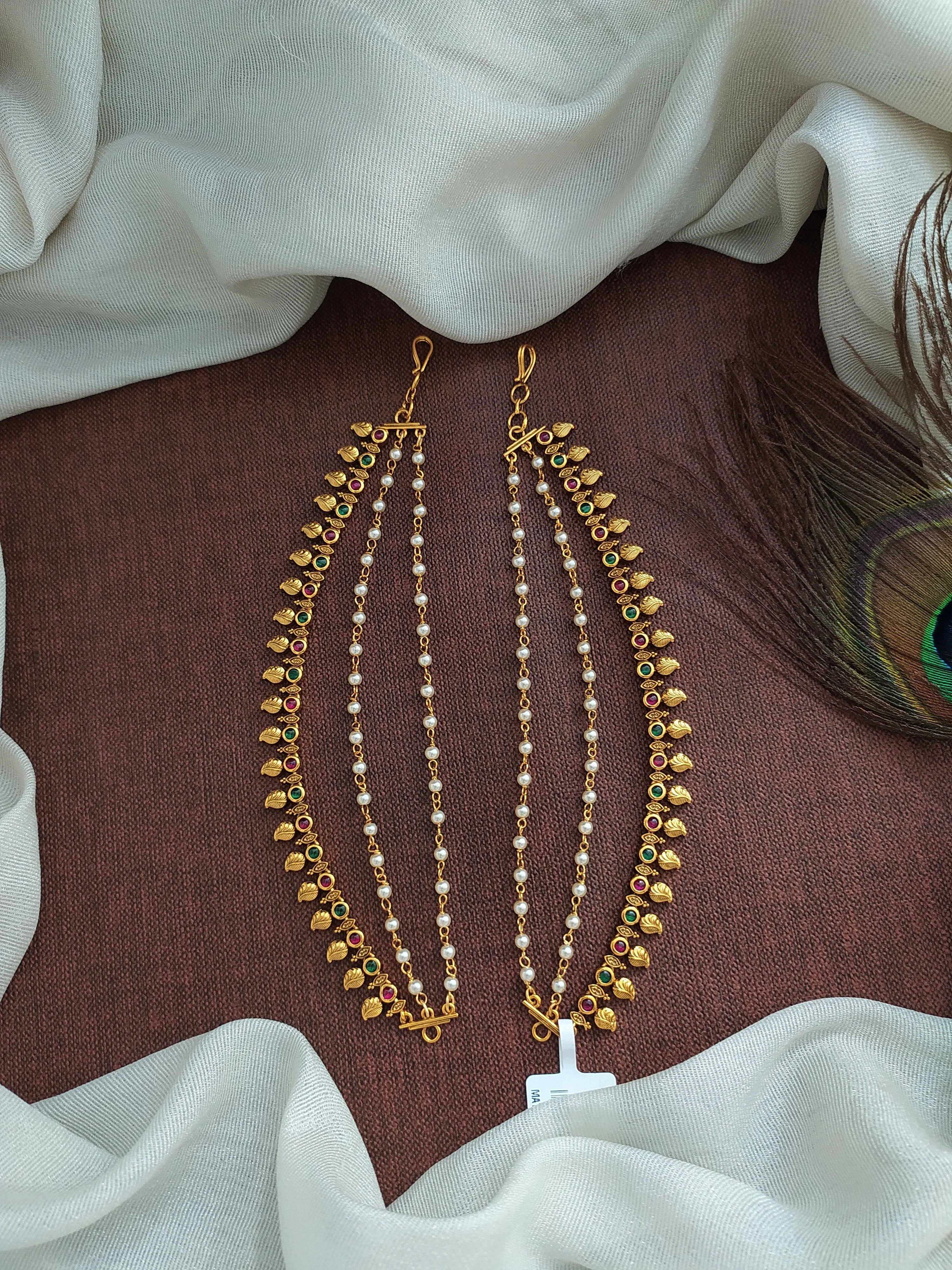 Simple Antique Maatil with Kemp and Green Stones